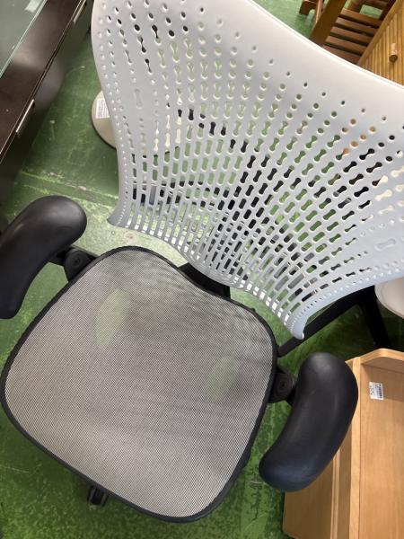 Herman Miller (ハーマンミラー) ワークチェアー ブラック×ホワイト 肘