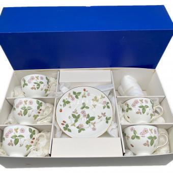 Wedgwood (ウェッジウッド) カップ&ソーサー 黒壺 イングランド製 ワイルドストロベリー 5Pセット