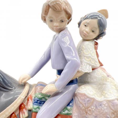 LLADRO (リヤドロ) フィギュリン 少年少女の行進 1489