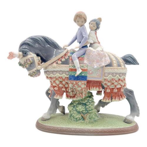 LLADRO (リヤドロ) フィギュリン 少年少女の行進 1489
