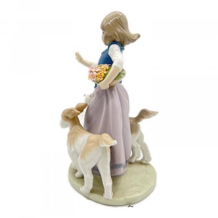 リヤドロ LLADRO 私の可愛い子犬　フィギュリン LLADRO (リヤドロ) フィギュリン 少女と犬 5761｜トレファクONLINE