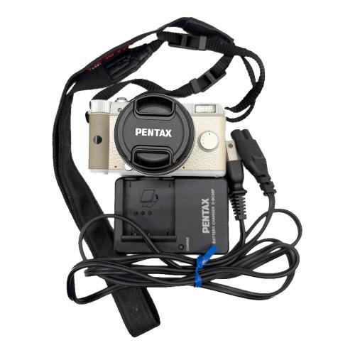 ペンタックス⚫︎Pentax Q デジタルカメラ ボディのみ ペンタックスらしさ満載！手のひらサイズのナノ一眼「PENTAX Q