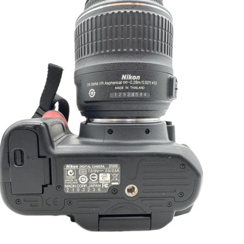 Nikon (ニコン) 一眼レフカメラ D5000　AF-S DX NIKKOR 18-55mm f/3.5-5.6G VR　レンズ付