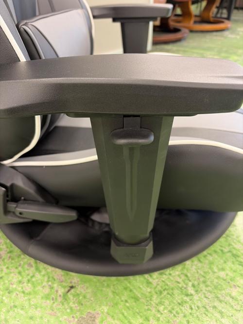 AK Racing (エーケーレーシング) ゲーミングチェア グレー