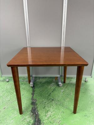 カリモク60+ (カリモクロクマルプラス) ダイニングテーブル ブラウン