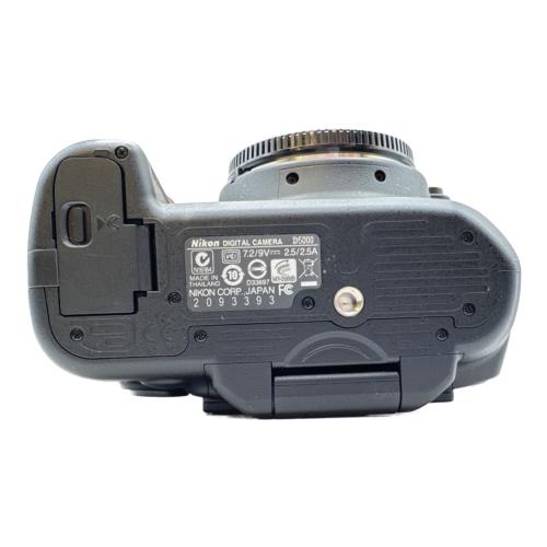 Nikon (ニコン) デジタル一眼カメラ D5000