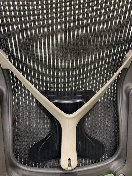 Herman Miller (ハーマンミラー) アーロンチェア クラシック ポスチャーフィット グラファイトベース  ブラック
