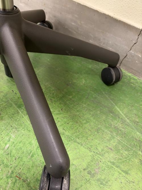 Herman Miller (ハーマンミラー) アーロンチェア クラシック ポスチャーフィット グラファイトベース  ブラック