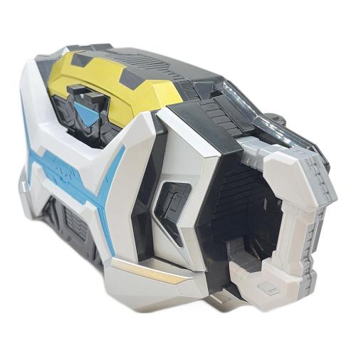 仮面ライダーアウトサイダーズ (カメンライダーアウトサイダーズ) 変身ベルト PREMIUM DX ゼインドライバー 仮面ライダー