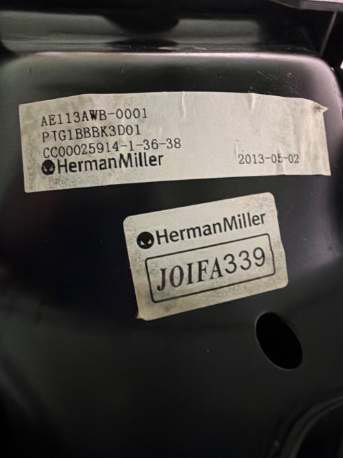 Herman Miller (ハーマンミラー)　アーロンチェア AE113AWB-0001 Bサイズポスチャーフィットフル装備 クラシックモデル ブラック