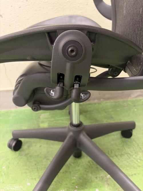 Herman Miller (ハーマンミラー)　アーロンチェア AE113AWB-0001 Bサイズポスチャーフィットフル装備 クラシックモデル ブラック