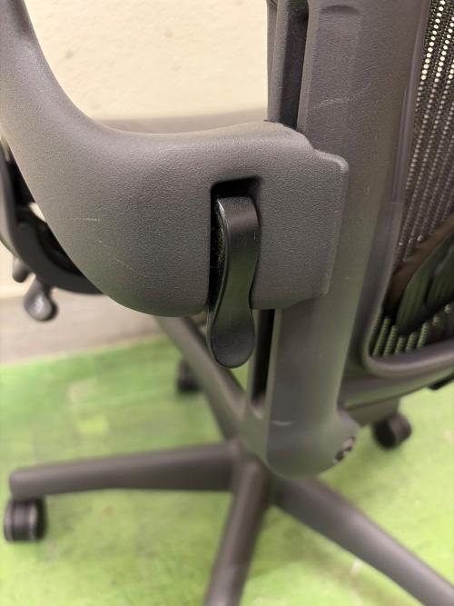 Herman Miller (ハーマンミラー)　アーロンチェア AE113AWB-0001 Bサイズポスチャーフィットフル装備 クラシックモデル ブラック