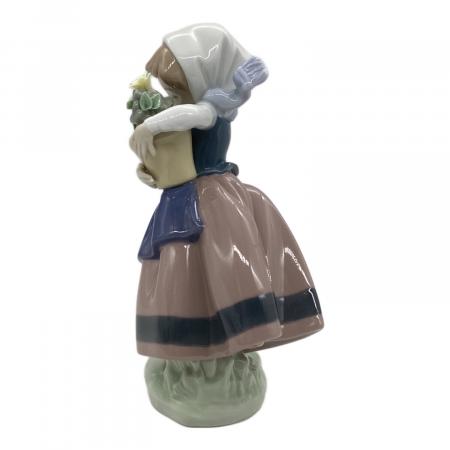 LLADRO (リヤドロ) 置物 「春が来た」花を抱えた少女①｜トレファクONLINE