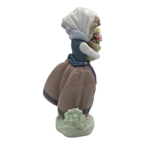 LLADRO (リヤドロ) 置物 「春が来た」花を抱えた少女①