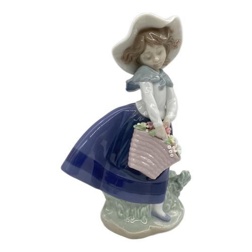 LLADRO (リヤドロ) 置物 「きれいな花ばかり」