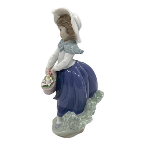 LLADRO (リヤドロ) 置物 「きれいな花ばかり」