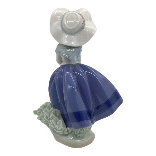 LLADRO (リヤドロ) 置物 「きれいな花ばかり」