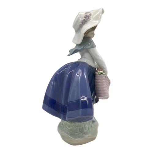 LLADRO (リヤドロ) 置物 「きれいな花ばかり」
