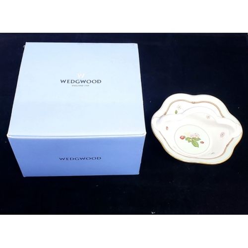 Wedgwood (ウェッジウッド) ペタルバスケット