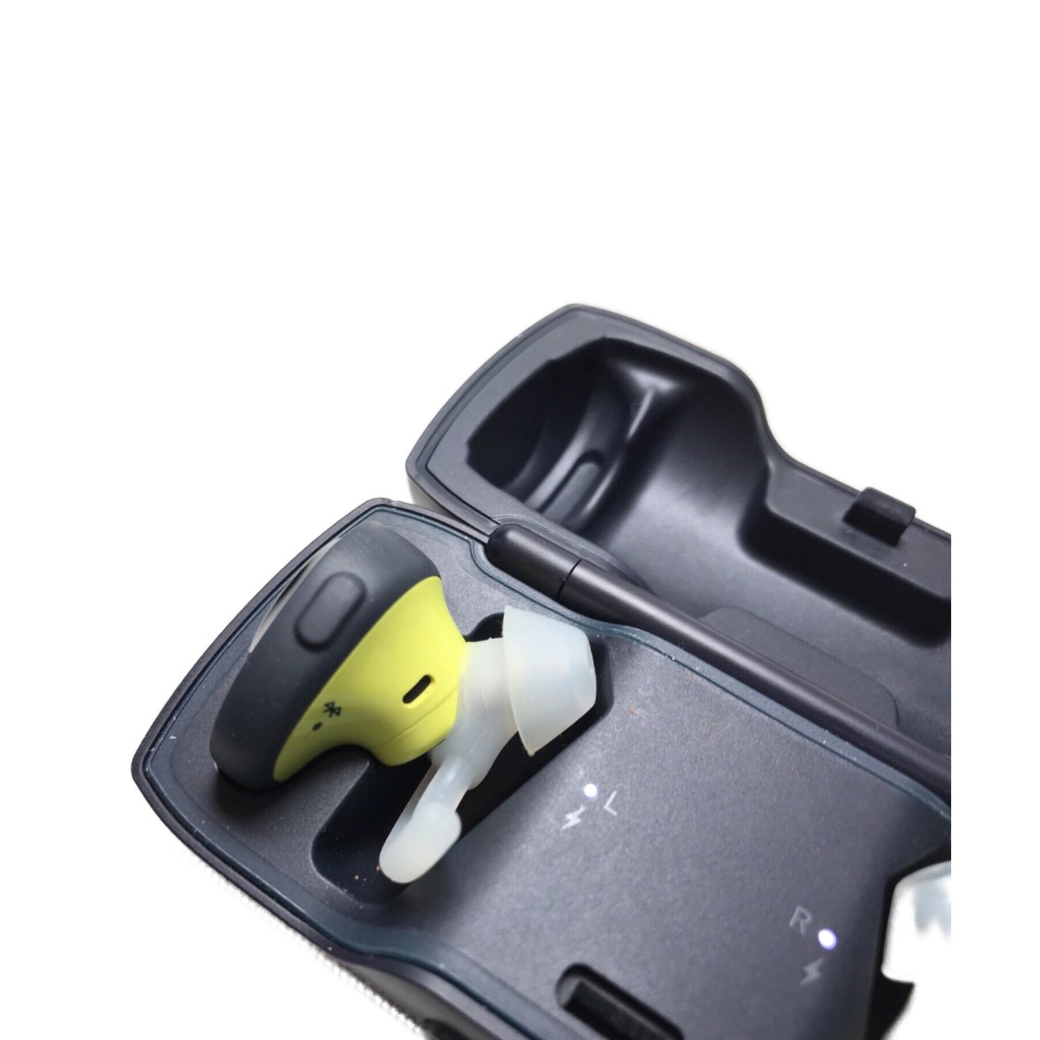 BOSE (ボーズ) ワイヤレスイヤホン SoundSport Free 774373-0020 動作 