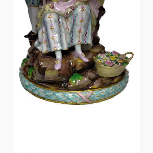 Meissen (マイセン) 置物 『リンゴの木の下で』【欠け箇所有