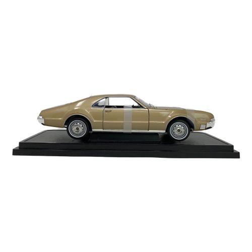 DIE-CAST (ダイキャスト) ミニカー 1/18 1966 OLDSMOBILE TORONADO