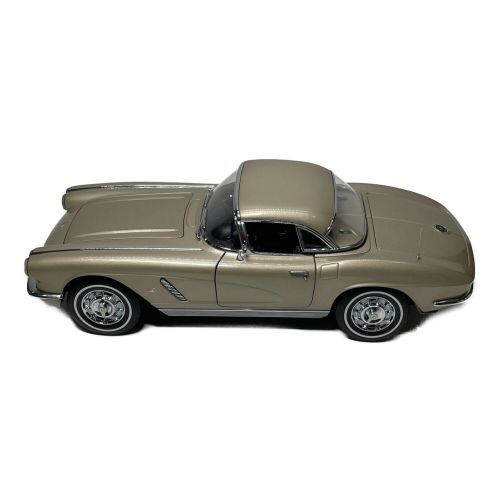 AUTOart(オートアート) ミニカー 1/18 1962 シボレー コルベット