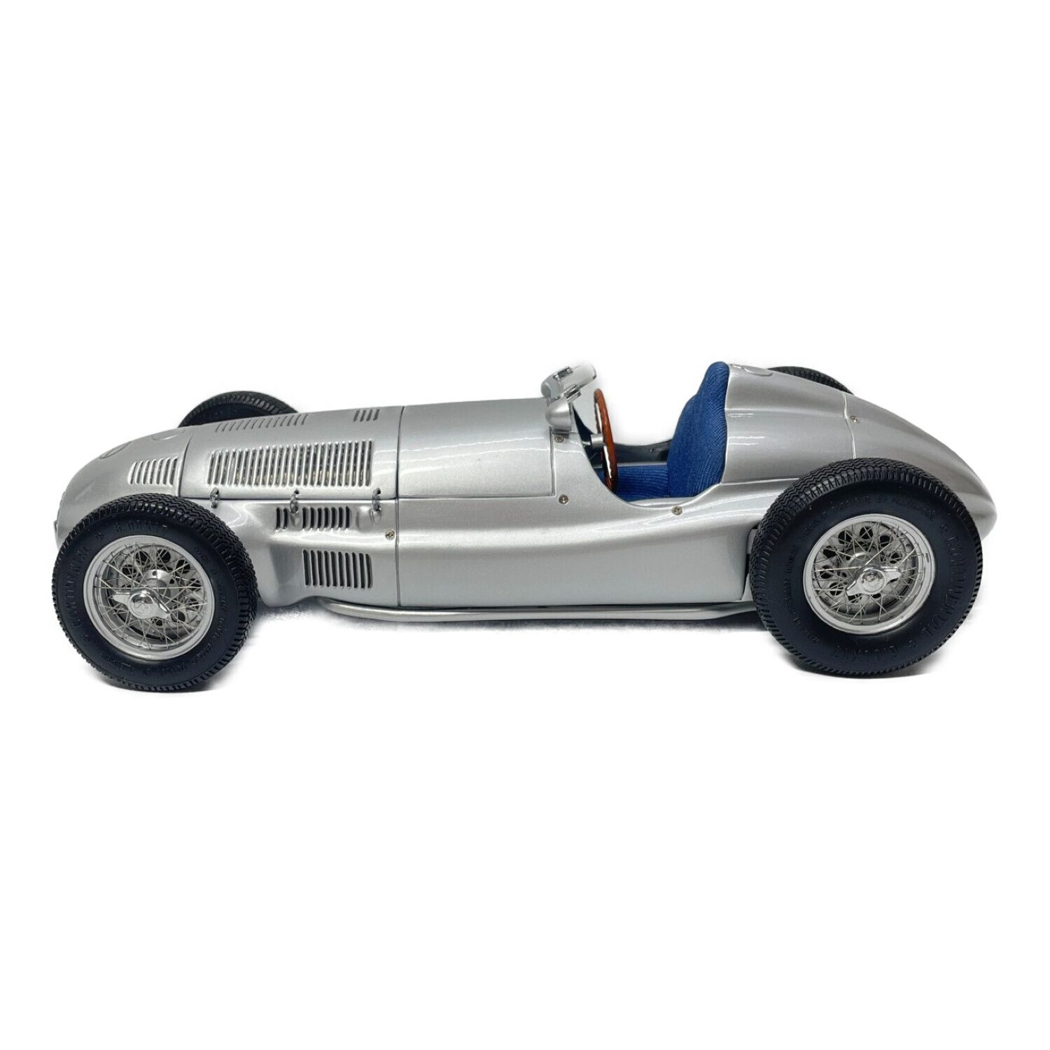 CMCミニカー　1:18 アウトウニオン　タイプD 1938-1939