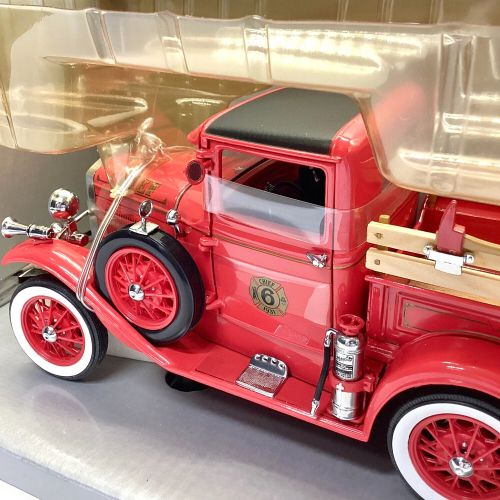 ダイキャストカー 1/18 1931 FORD MODEL A PICK UP 11001 FIRE CHIEF