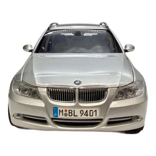 ダイキャストカー 1/18 BMW 330i touring sammlermodell