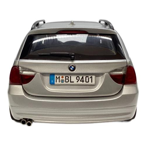 ダイキャストカー 1/18 BMW 330i touring sammlermodell