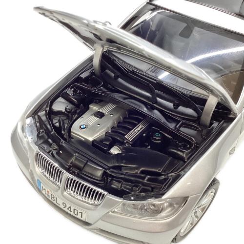 ダイキャストカー 1/18 BMW 330i touring sammlermodell