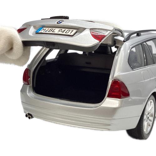 ダイキャストカー 1/18 BMW 330i touring sammlermodell