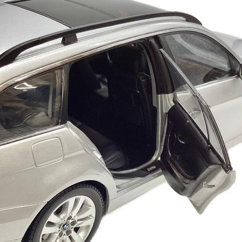 ダイキャストカー 1/18 BMW 330i touring sammlermodell