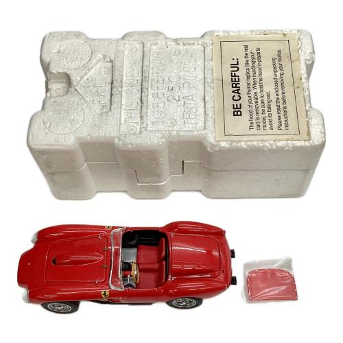 ダイキャストカー 1/24 1958 フェラーリ 250 TESTA ROSSA