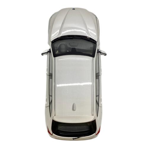 ダイキャストカー 1:18 BMW X1 xDrive 28i