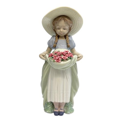 LLADRO (リヤドロ) フィギュリン 7229 カーネーションをあなたに