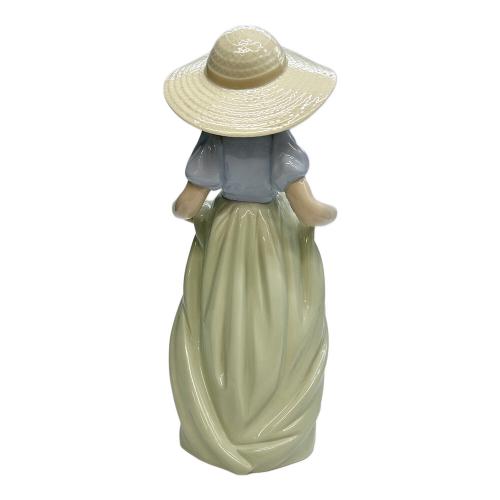 LLADRO (リヤドロ) フィギュリン 7229 カーネーションをあなたに