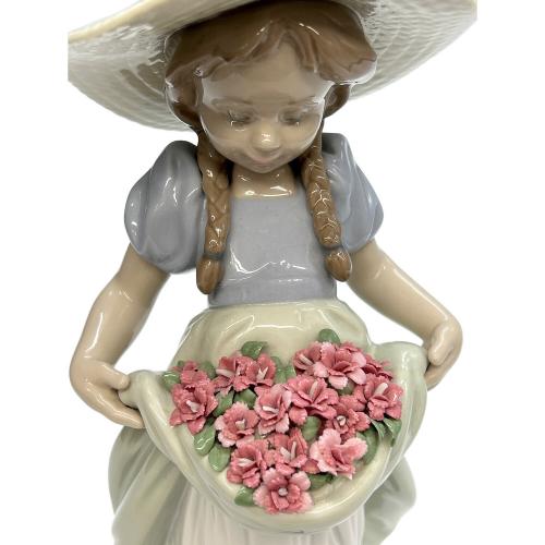 LLADRO (リヤドロ) フィギュリン 7229 カーネーションをあなたに