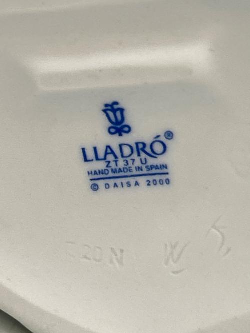 LLADRO (リヤドロ) フィギュリン 7229 カーネーションをあなたに