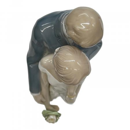 LLADRO (リヤドロ) フィギュリン 幸せのはじまり｜トレファクONLINE