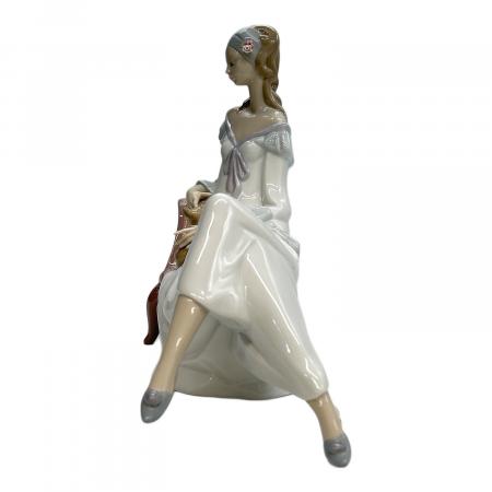 リヤドロ 8040 ガチョウ 箱付き フィギュリン lladro LLADRO (リヤドロ) フィギュリン 貴婦人とチワワ ※花に一部カケ