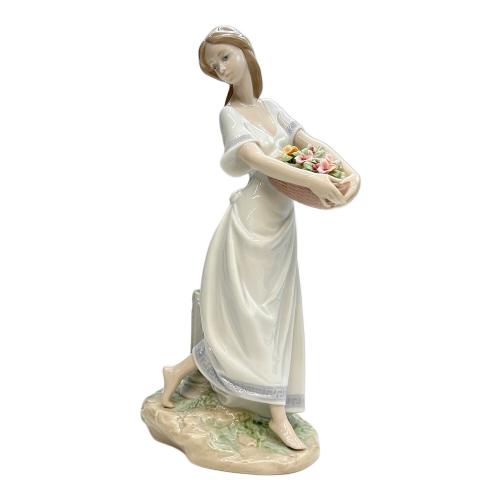 LLADRO (リヤドロ) フィギュリン アテネの庭