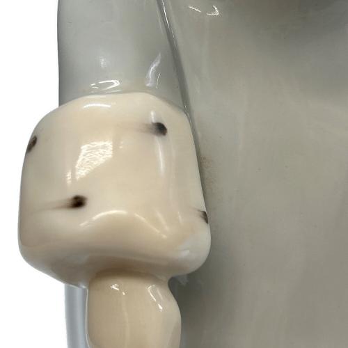ROYAL DOULTON (ロイヤルドルトン) フィギュリン A winter's walk （冬の散歩）