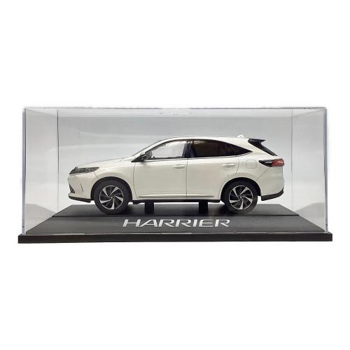 ダイキャストカー 1/30 HARRIER モデルカー カラーサンプル ホワイトパールクリスタルシャイン