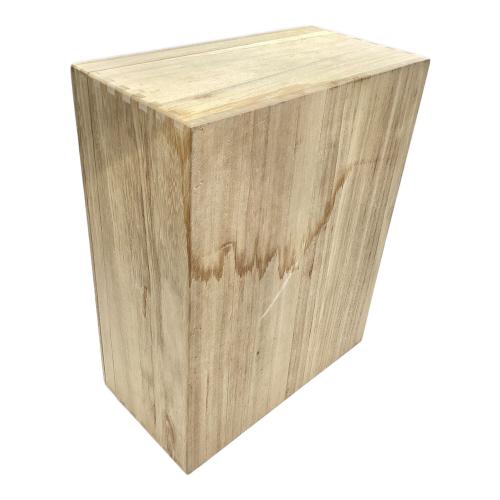 有田焼 蓋付茶器 白磁彫文 井上萬二作