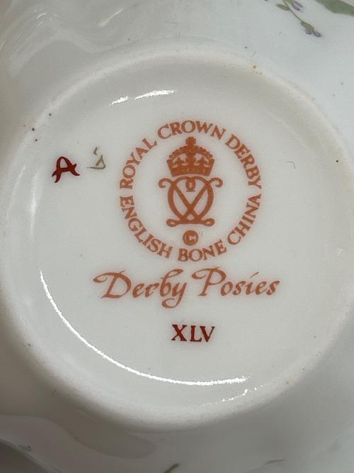 ROYAL CROWN DERBY (ロイヤルクラウンダービー) カップ&ソーサー Derby Posies 6P