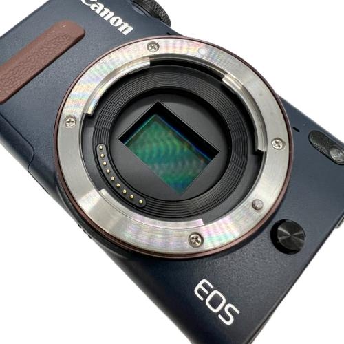 ミラーレス一眼カメラ EOS M2