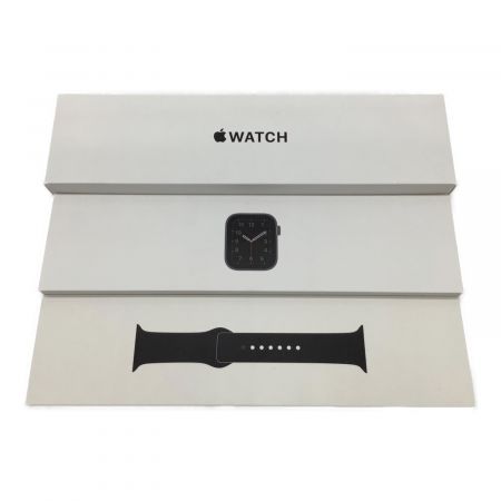 Apple (アップル) Apple Watch SE APPLE WATCH SE 44MM SPACE GRAY シリコンバンド・スポーツバンド付 A2352 〇 1