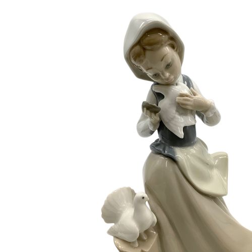 LLADRO (リヤドロ) フィギュリン 鳩と少女 278